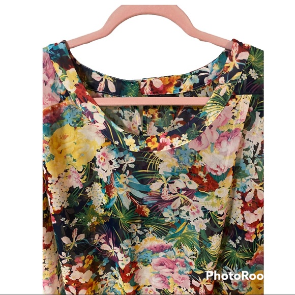 Dex Tops - A pretty floral sheer blouse in size large